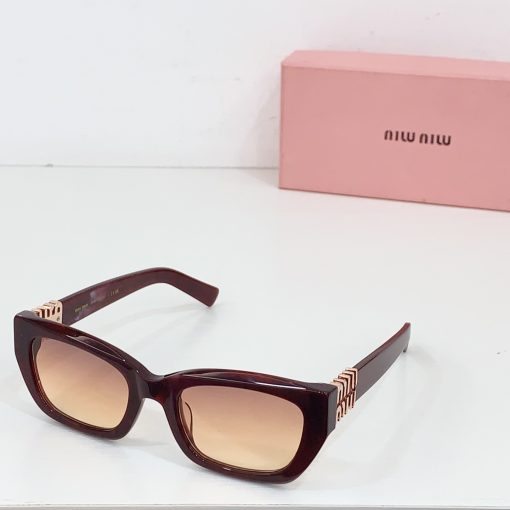 MIU MIU. Logo on the temple. Acetate frame. - Image 9