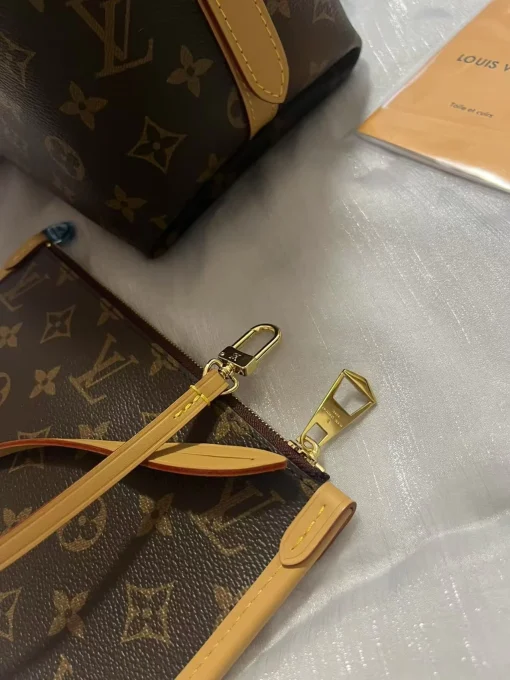 Louis Vuitton Monogram - Image 3