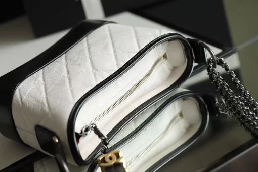 Chanel Gabrielle Hobo Bag in White - Image 7