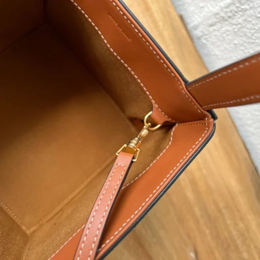 CELINE Triomphe Medium Cube Bag - Image 6