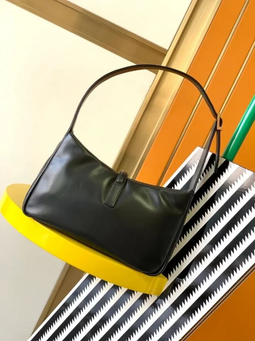 YSL LE 5 À 7 MINI HOBO WITH DARK HARDWARE - Image 3