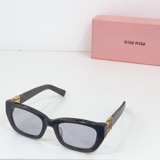 MIU MIU. Logo on the temple. Acetate frame. - Image 8
