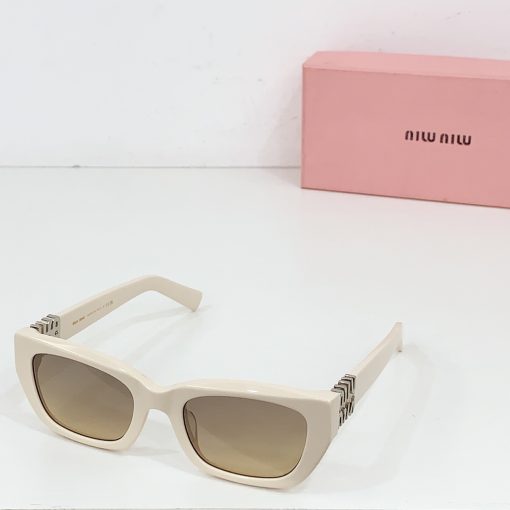 MIU MIU. Logo on the temple. Acetate frame. - Image 2