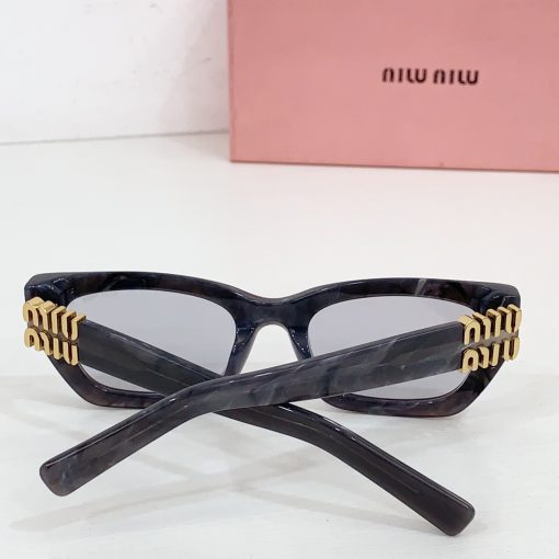 MIU MIU. Logo on the temple. Acetate frame. - Image 3