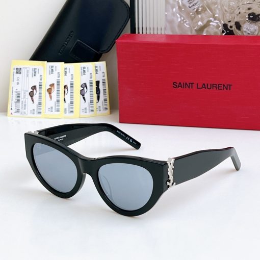 SAINT LAURENT. The temples are decorated with CASSANDRE hinges. Made of metal and acetate. In an irregular shape. Women's sunglasses. In tortoiseshell color. - Image 2