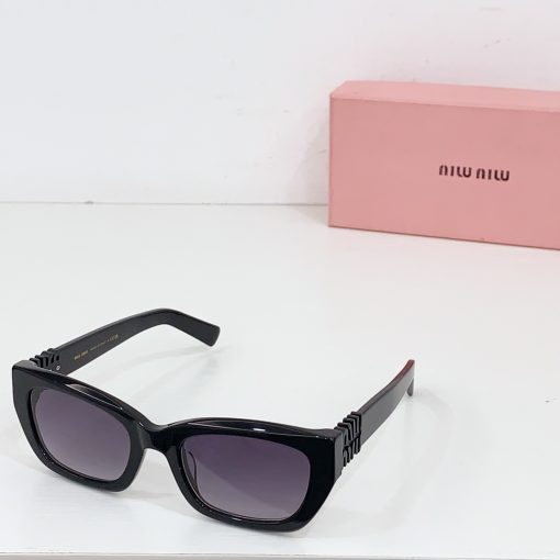 MIU MIU. Logo on the temple. Acetate frame. - Image 5