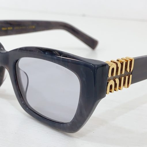 MIU MIU. Logo on the temple. Acetate frame. - Image 6