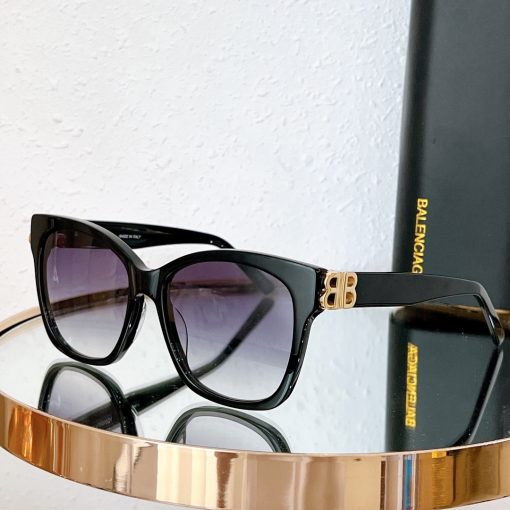 Balenciaga. Acetate round-frame sunglasses. In white. - Image 3