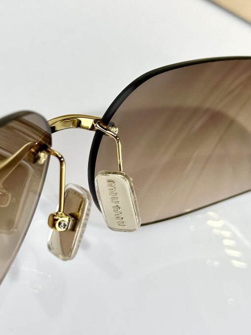 MIU MIU. Provides full protection against UVA and UVB. Irregular-shaped. Women's sunglasses. In gold color. - Image 4