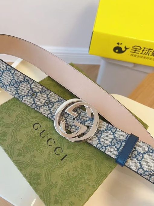 GUCCI Gucci Double G Embossed Smooth Buckle Belt, made of cowhide, for men. In beige-blue color, 4 cm wide.