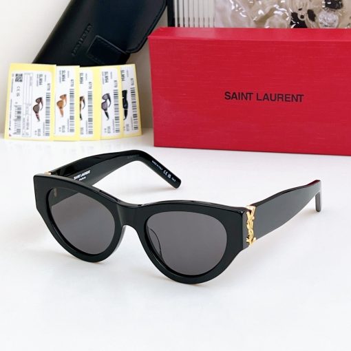 SAINT LAURENT. The temples are decorated with CASSANDRE hinges. Made of metal and acetate. In an irregular shape. Women's sunglasses. In tortoiseshell color. - Image 8