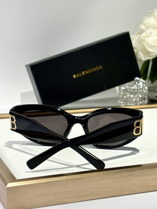 Balenciaga. The BOSSY series with the gorgeous BB logo. In a textured narrow design. Acetate frame. In cat-eye style. Women's sunglasses. - Image 8