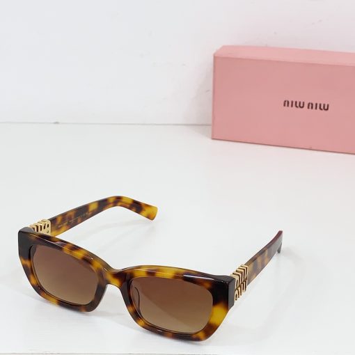 MIU MIU. Logo on the temple. Acetate frame. - Image 11