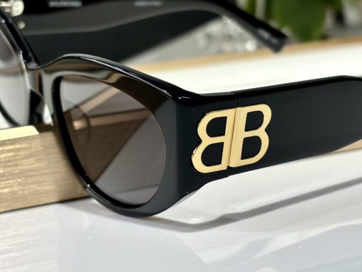 Balenciaga. The BOSSY series with the gorgeous BB logo. In a textured narrow design. Acetate frame. In cat-eye style. Women's sunglasses. - Image 9