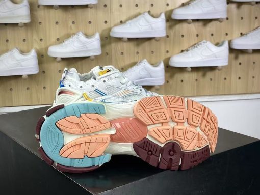 Balenciaga  Triple S - Image 5