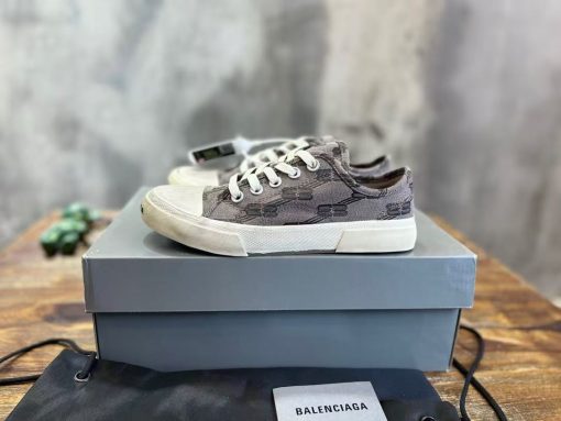 Balenciaga  Paris - Image 2