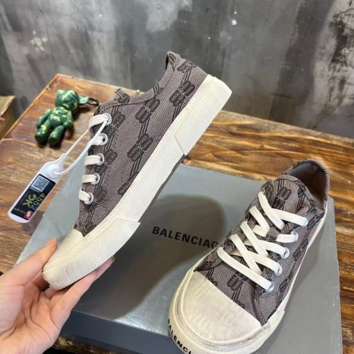 Balenciaga  Paris - Image 5